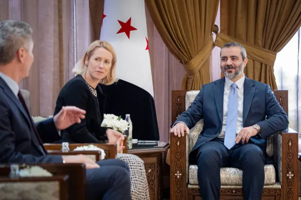 لقاء مسؤولة السياسة الخارجية في الاتحاد الأوروبي كايا كالاس بوزير الخارجية السوري بحضور رئيس بعثة الاتحاد الأوروبي إلى سوريا ميخائيل أونماخت (الخارجية السورية)