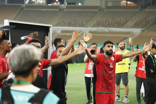 المنتخب العماني احتفل بعد صافرة النهاية قبل اللجوء للقرعة لحسم تأهله (تصوير: عدنان مهدلي) 