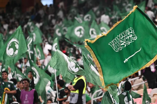 الصقور تواصل التحليق في أجواء الخليج... والجماهير:»يا سعودي ما شاء الله»