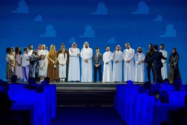 الفنانون السعوديون المشاركون في أداء أصوات شخصيات فيلم «حكاية لعبة 5» خلال حفل «ديزني+» في الرياض (الشرق الأوسط)