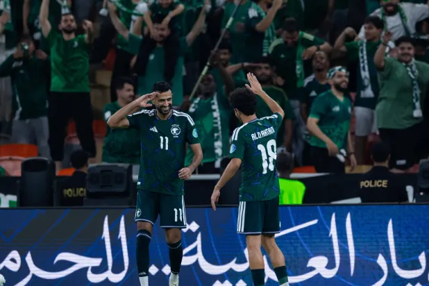 يتطلع الأخضر لبلوغ نهائي البطولة عندما يلاقي قطر السبت (المنتخب السعودي)