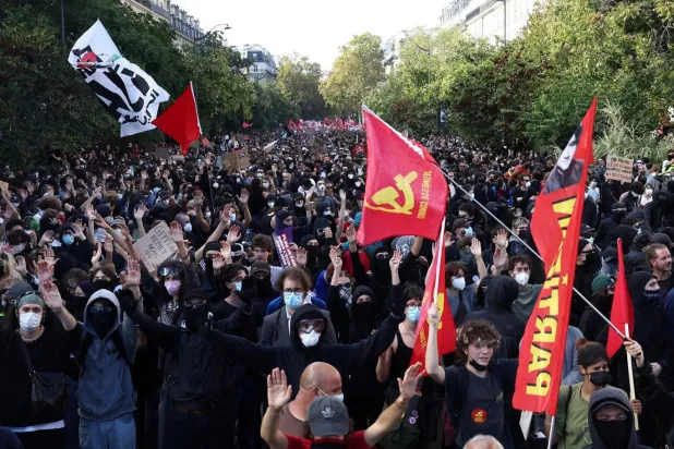 Başkent Paris'in yanı sıra Strazburg, Saint-Nazaire, Montreuil ve Aix-en-Provence gibi kentlerde öğrencilerin eylemleri sürüyor (Reuters)