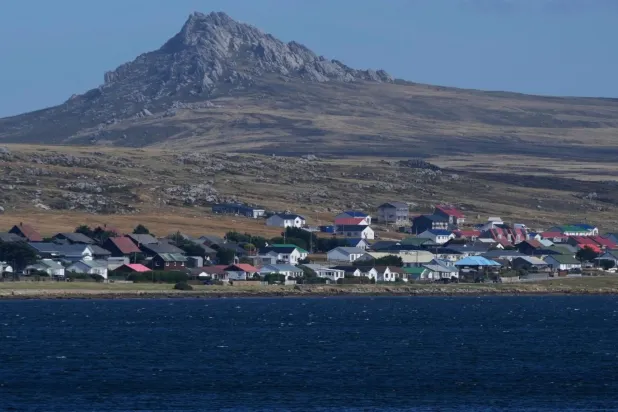 Falkland Adaları tartışması, Londra ve Buenos Aires arasındaki gerilimi artırıyor (AP)