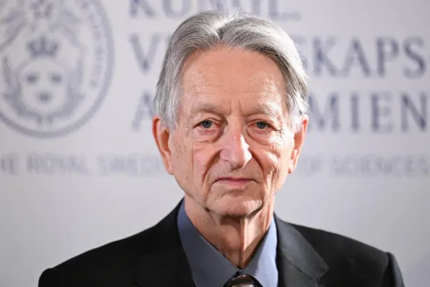 2024 Nobel Fizik Ödülü’nün ortak sahibi Geoffrey Hinton, 7 Aralık 2024'te İsveç'in Stockholm kentinde (AFP)