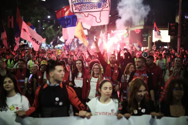 Sırbistan'ı sallayan öğrenci eylemlerine karşı seçime giren Vucic, siyasi kariyerindeki en zor sınavlardan birine hazırlanıyor (AP)