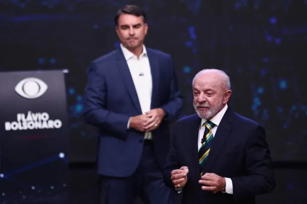  Solcu Devlet Başkanı Luiz Inacio Lula da Silva'yla radikal sağcı rakibi Flavio Bolsonaro karşı karşıya