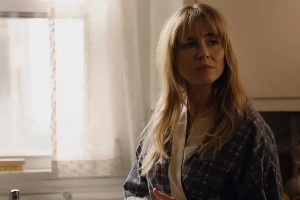 ER ve Dead to Me'deki rolleriyle de tanınan 51 yaşındaki Linda Cardellini'nin Crystal Lake'te canlandırdığı Pamela Voorhees'in sırları, oğlunun ölümünden sonra ortaya çıkıyor (Peacock)