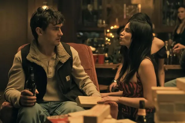 25 yaşındaki Inde Navarrette (sağda), Saplantı'daki Nikki performansı ve yüz ifadeleriyle viral bir fenomene dönüştü (Focus Features)
