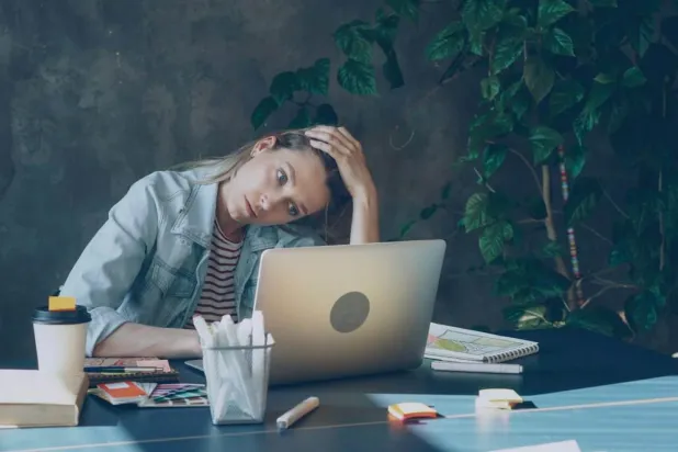 Çoğu kişi hayatının bir döneminde işlerini ertelediğini söylüyor. Ancak uzmanlara göre böyle olmak zorunda değil (Unsplash)