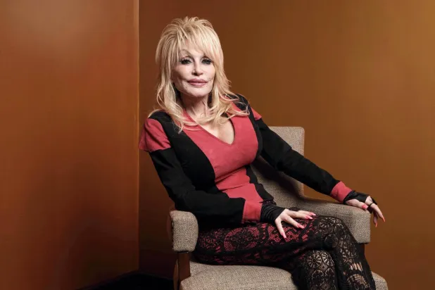 Dolly Parton'ın anı kitabı, vefatından sonra yayımlanacak (Associated Press)