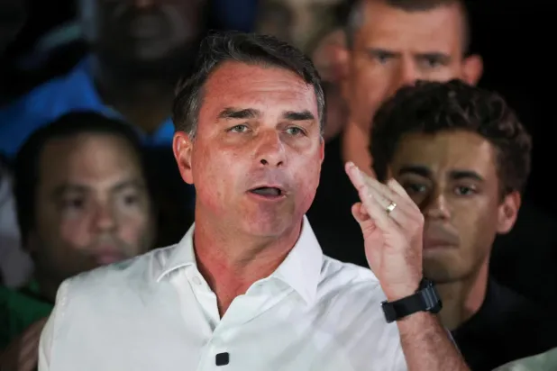 Flavio Bolsonaro seçimlerde hile yapıldığını öne sürmüştü (Reuters)