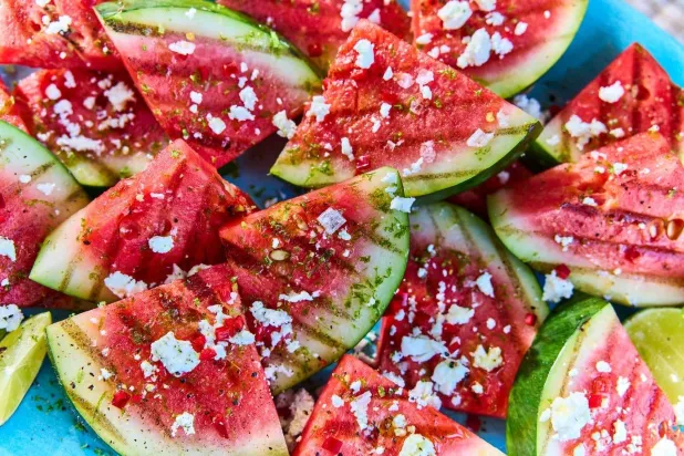 Beslenmenize karpuz kabuğunu dahil etmek, lif alımınızı önemli ölçüde artırabilir (Maldon Salt)