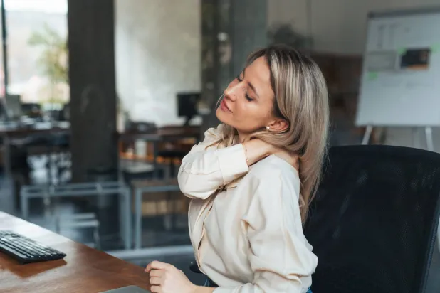 الشكوى من آلام الكتف.. 6 حقائق عليك معرفتها