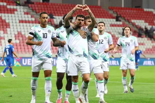 فوز آيرلندا في المواجهة الأولى على إسرائيل 3-0 (رويترز)