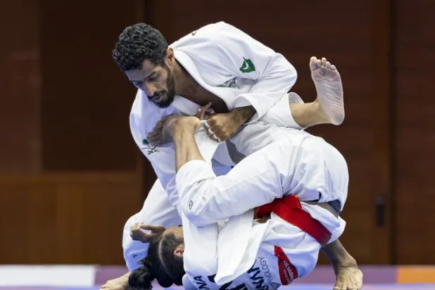 آل مرضي خلال النزال (فريق السعودية)