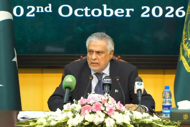 Pakistan Dışişleri Bakanı Muhammed İshak Dar cuma günü düzenlediği basın toplantısında konuşurken (Pakistan Dışişleri Bakanlığı)