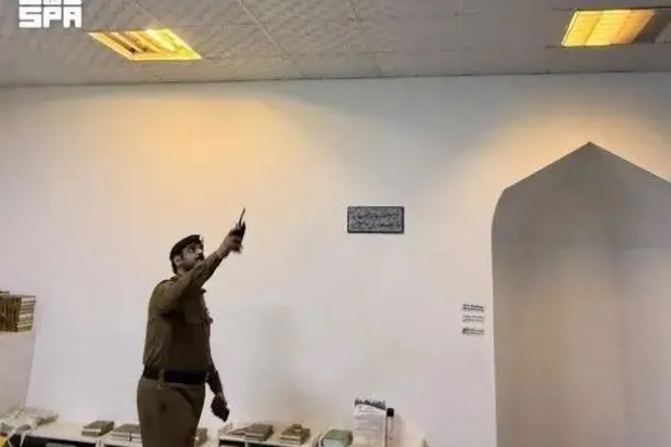 Saudi Civil Defense says Houthi missile shrapnel injures resident, damages property in Aseer. (SPA) 