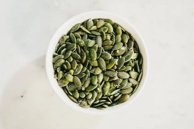 بذور الشيا تتميز بصغر حجمها وغناها بالعناصر الغذائية (بيكسلز)
