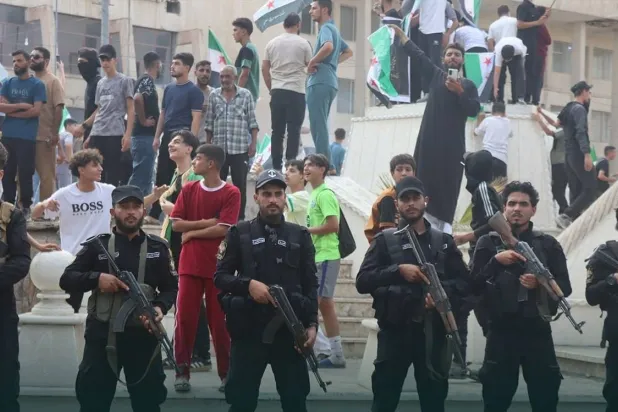انتشار لقوى الأمن الداخلي السورية خلال مظاهرات يوم الجمعة في الحسكة (مديرية الإعلام في الحسكة)
