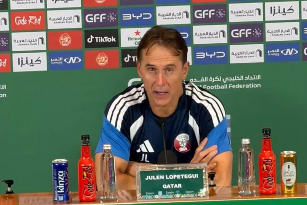 الإسباني جوليان لوبيتيغي مدرب المنتخب القطري (الشرق الأوسط)