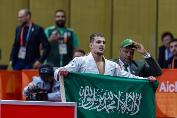 عبدالله ندا أهدى الإنجاز للوطن (فريق السعودية)