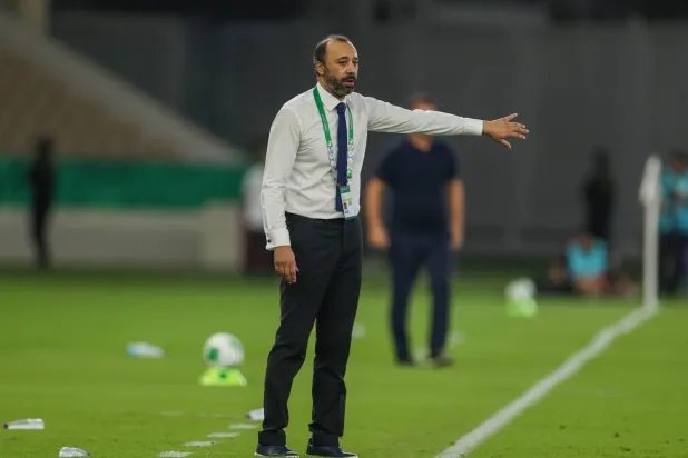 طارق السكتيوي، مدرب المنتخب العُماني (تصوير: عدنان مهدلي) 