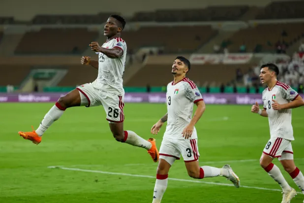 زلاتكو أشاد بدعم جماهير الإمارات وطالب لاعبيه بالمزيد (تصوير: عدنان مهدلي) 