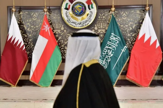 أعلام دول الخليج العربي في إحدى المناسبات (أ.ف.ب)