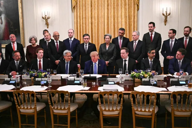 الرئيس الأميركي دونالد ترمب يتحدث خلال اجتماع بالبيت الأبيض مع مسؤولين تنفيذيين في قطاع التكنولوجيا حول الذكاء الاصطناعي يوم 29 سبتمبر 2026 (أ.ف.ب)