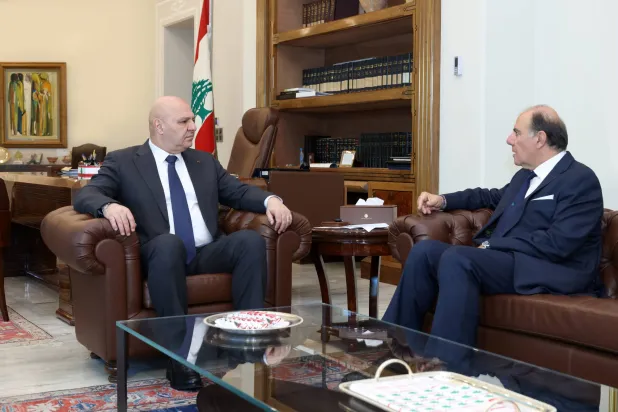 رئيس الجمهورية ملتقياً حاكم مصرف لبنان  في 2 أكتوبر (الرئاسة اللبنانية)