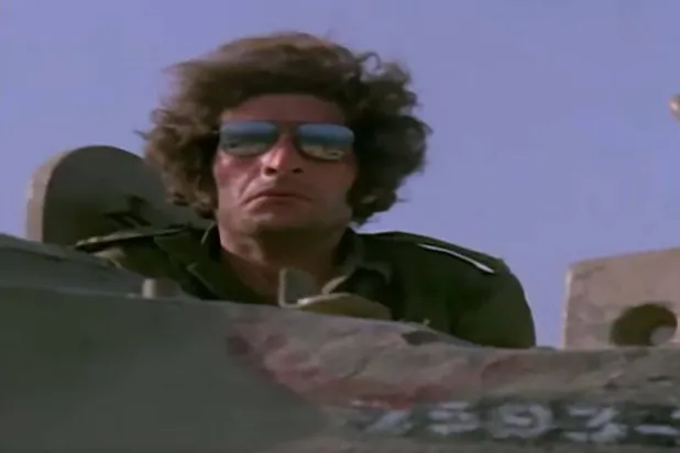 محيي إسماعيل في فيلم «الرصاصة لا تزال في جيبي» (فيسبوك)