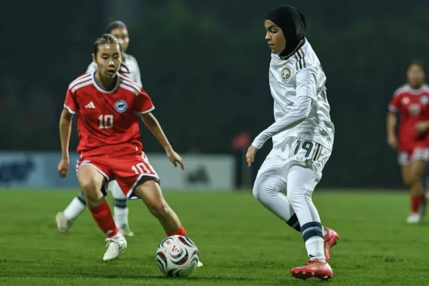 من لقاء الأخضر بنظيره السنغافوري (الاتحاد السعودي) 