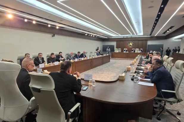 اللجنة المالية في مجلس النواب تستمع إلى ملاحظات وزير المالية فالح الساري حول مشروع موازنة عام 2027 (واع)