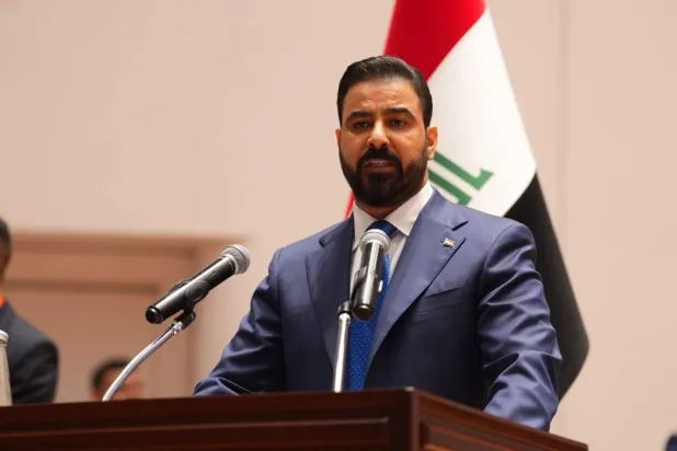 رئيس الوزراء علي الزيدي خلال جلسة منح الثقة لحكومته في مايو الماضي (واع)