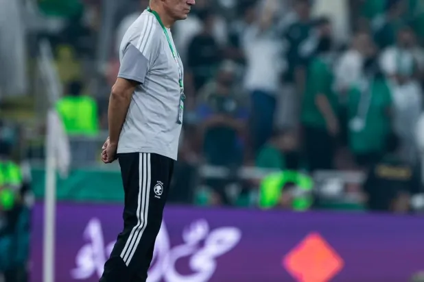 دونيس يعيد اكتشاف نجوم الأخضر ويوظفهم بأدوار جديدة (المنتخب السعودي)