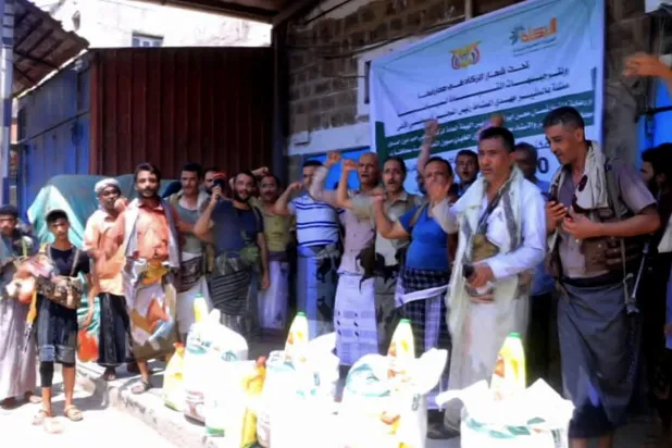 The Houthis seized food aid in Mokha and redistributed it in exchange for loyalty (Houthi media)