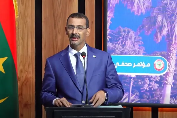 وزير الثقافة والاتصال الناطق باسم الحكومة الحسين ولد امدو خلال مؤتمر صحافي مساء الأربعاء (تواصل اجتماعي)