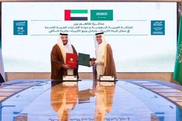 جانب من توقيع الاتفاقية بين وزير الطاقة وزير الصناعة والثروة المعدنية السعودي ووزير الاستثمار الإماراتي (وزارة الطاقة)