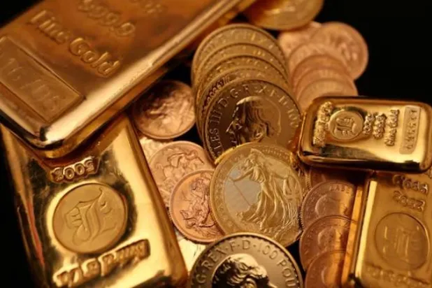 الذهب يرتفع بأكثر من 1 % بدعم تراجع الدولار وعوائد السندات