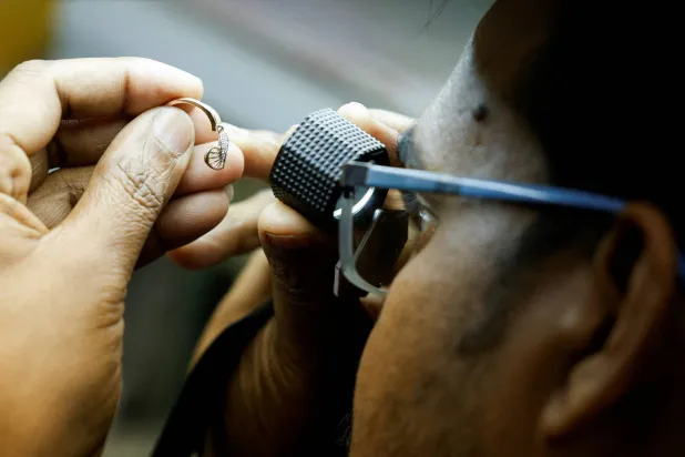 FILE PHOTO: A man works on a gold and diamond ornament inside a Senco Gold & Diamonds jewellery workshop in Kolkata, India, January 29, 2026. REUTERS/Sahiba Chawdhary/File Photo