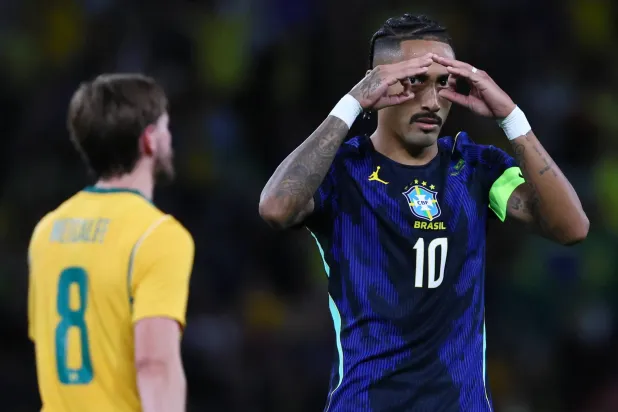 قائد النادي الكاتالوني ومنتخب البرازيل رافينيا (أ.ب)