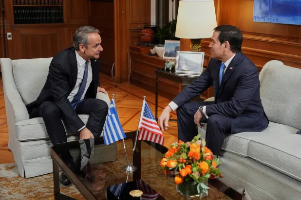 وزير الخارجية الأميركي ماركو روبيو يلتقي رئيس الوزراء اليوناني كيرياكوس ميتسوتاكيس في أثينا يوم 7 أكتوبر 2026 (رويترز)