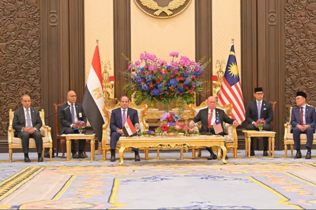 السيسي يؤكد أهمية تعزيز الشراكة مع ماليزيا في كثير من المجالات (الرئاسة المصرية)