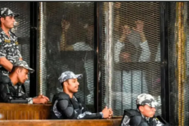 جانب من محاكمة سابقة لعناصر من «الإخوان» في مصر (أرشيفية-أ.ف.ب)