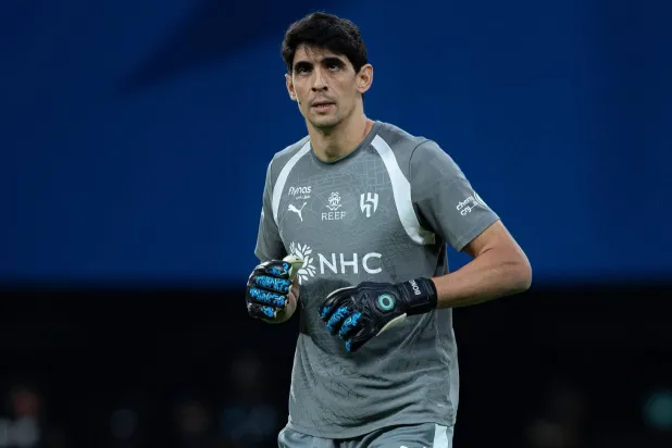 ياسين بونو حارس مرمى فريق الهلال (نادي الهلال) 