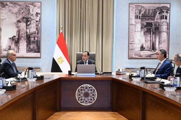 رئيس الوزراء المصري خلال اجتماع حكومي للتحضير لجلسات «منتدى مصر» (مجلس الوزراء المصري)
