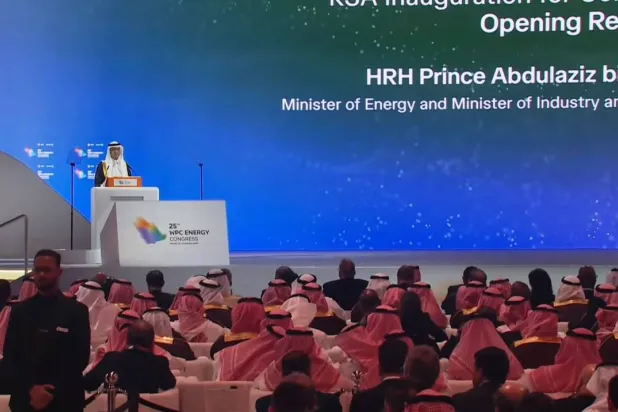 الأمير عبد العزيز بن سلمان يتحدث في افتتاح مؤتمر البترول العالمي (الشرق الأوسط)
