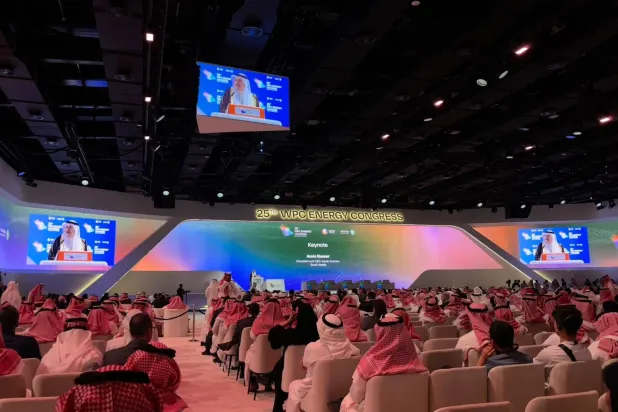 الناصر يتحدث في مؤتمر البترول العالمي المنعقد في الرياض (الشرق الأوسط)