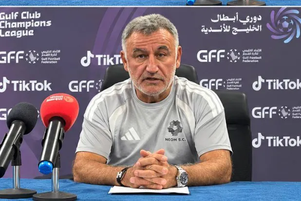 الفرنسي كريستوف غالتييه مدرب نيوم (الشرق الأوسط)