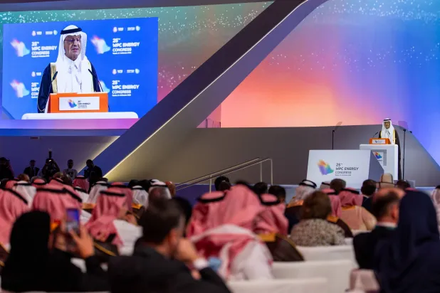 الأمير عبد العزيز بن سلمان يتحدث في افتتاح مؤتمر البترول العالمي في الرياض (الشرق الأوسط)
